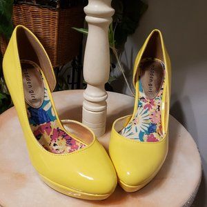 NEW Yellow Madden Girl 5 inch Platforms